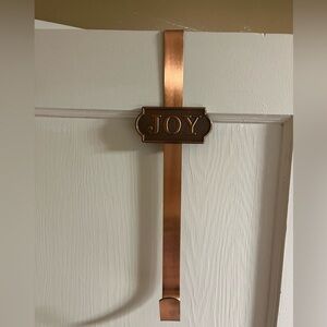 Wreath hanger